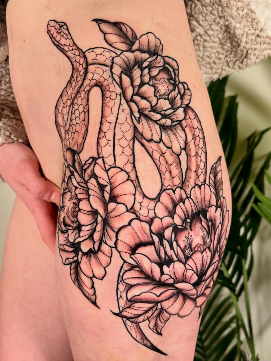 Tattoo by @hoppingfences โ black_and_grey