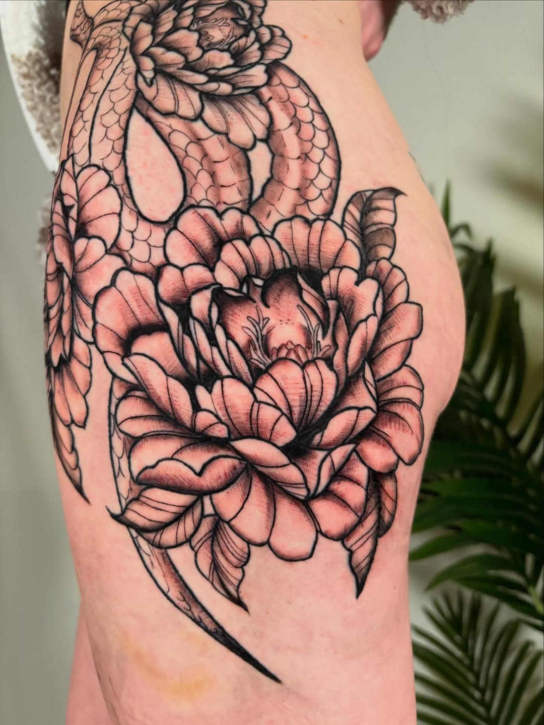Tattoo by @hoppingfences โ japanese_irezumi