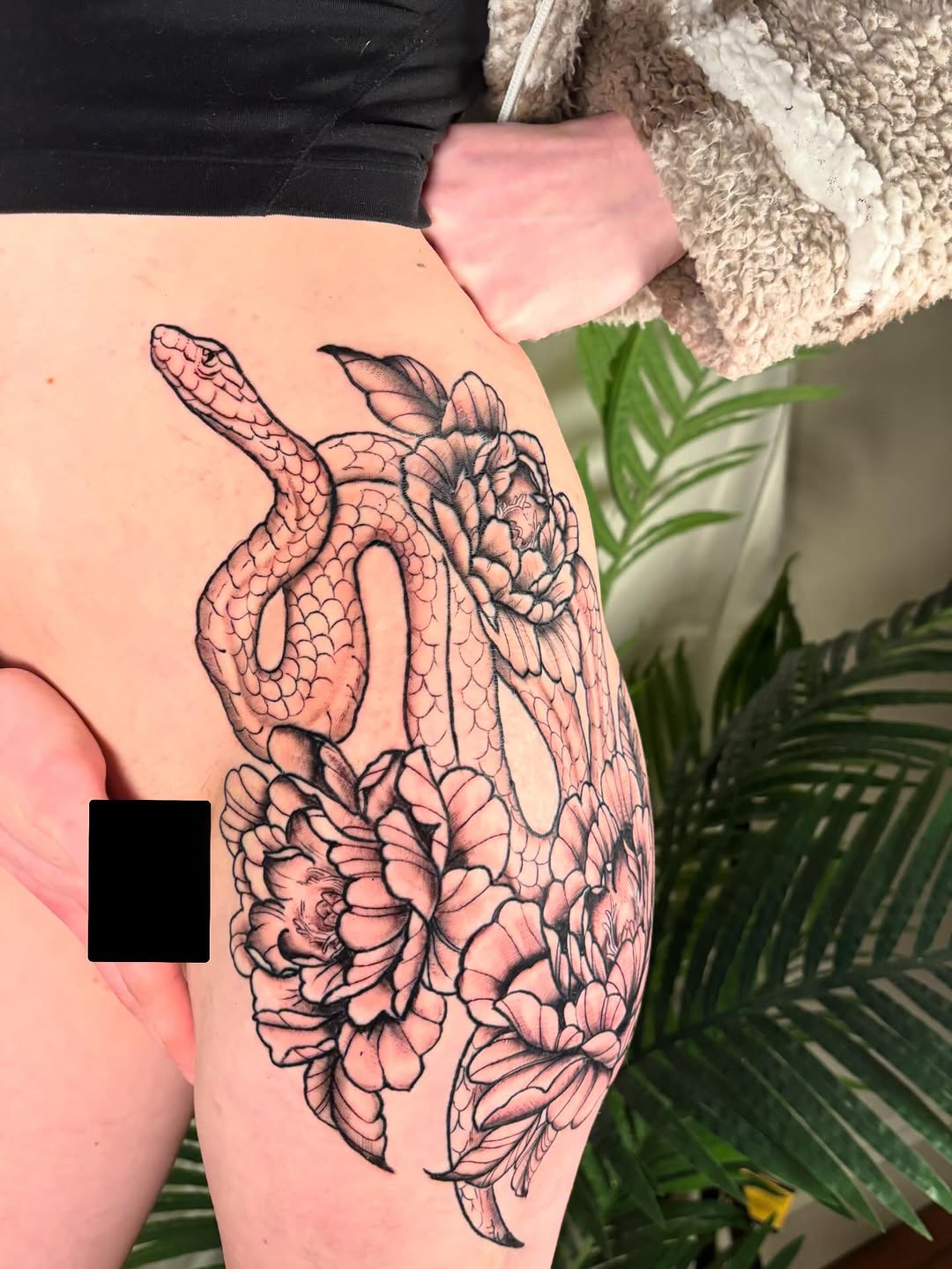 Tattoo by @hoppingfences โ black_and_grey