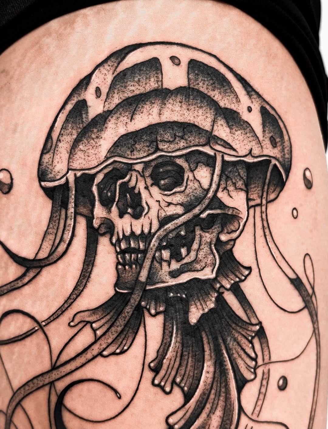 Tattoo by @jadeddesireetattoo — blackwork