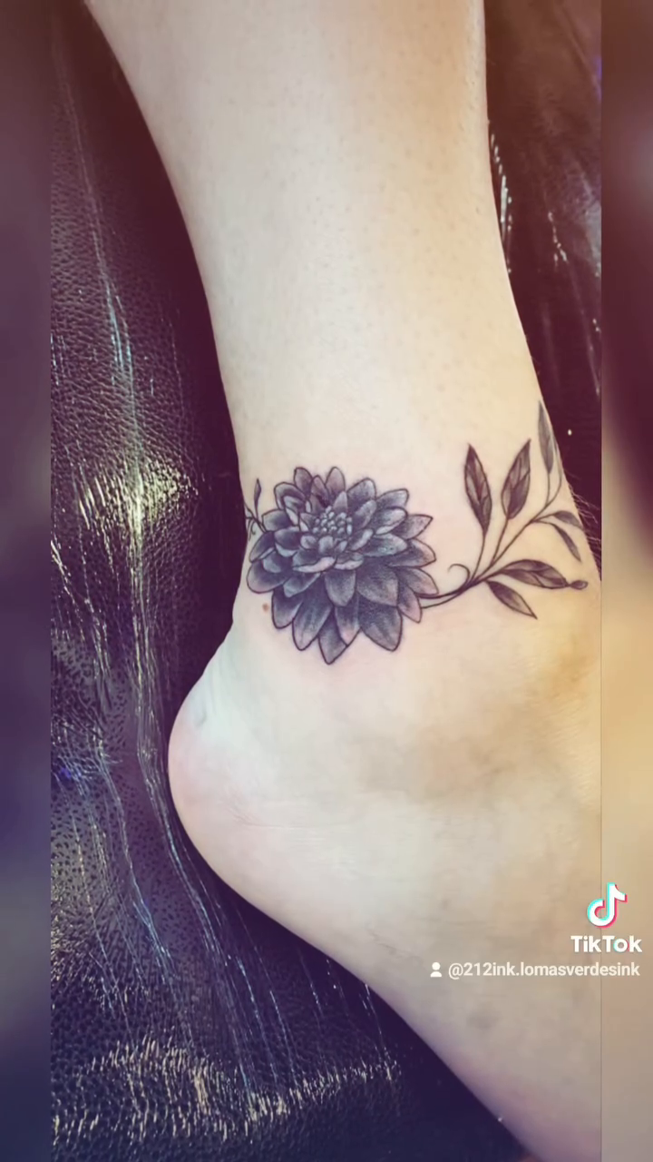 Tattoo by @bettoink — fine_line, black_and_grey