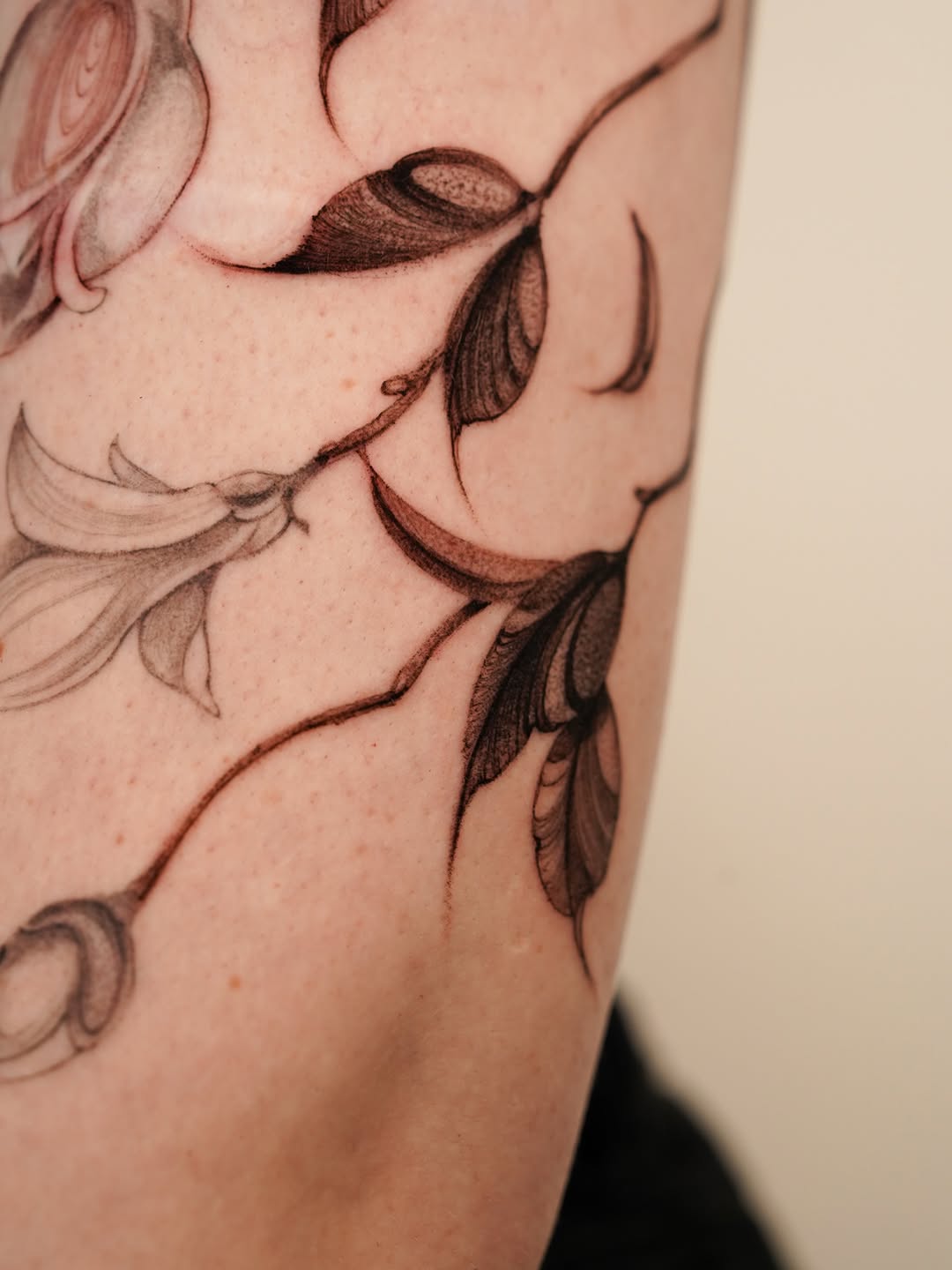 Tattoo by @tinnasole โ fine_line, black_and_grey