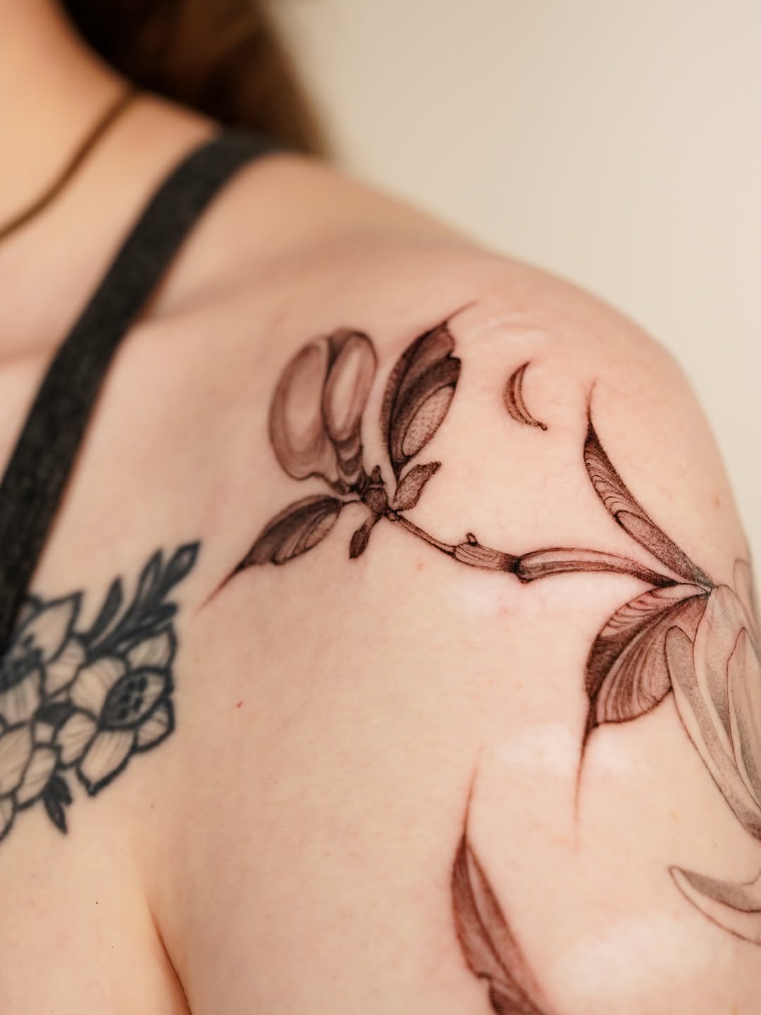 Tattoo by @tinnasole โ black_and_grey, realism