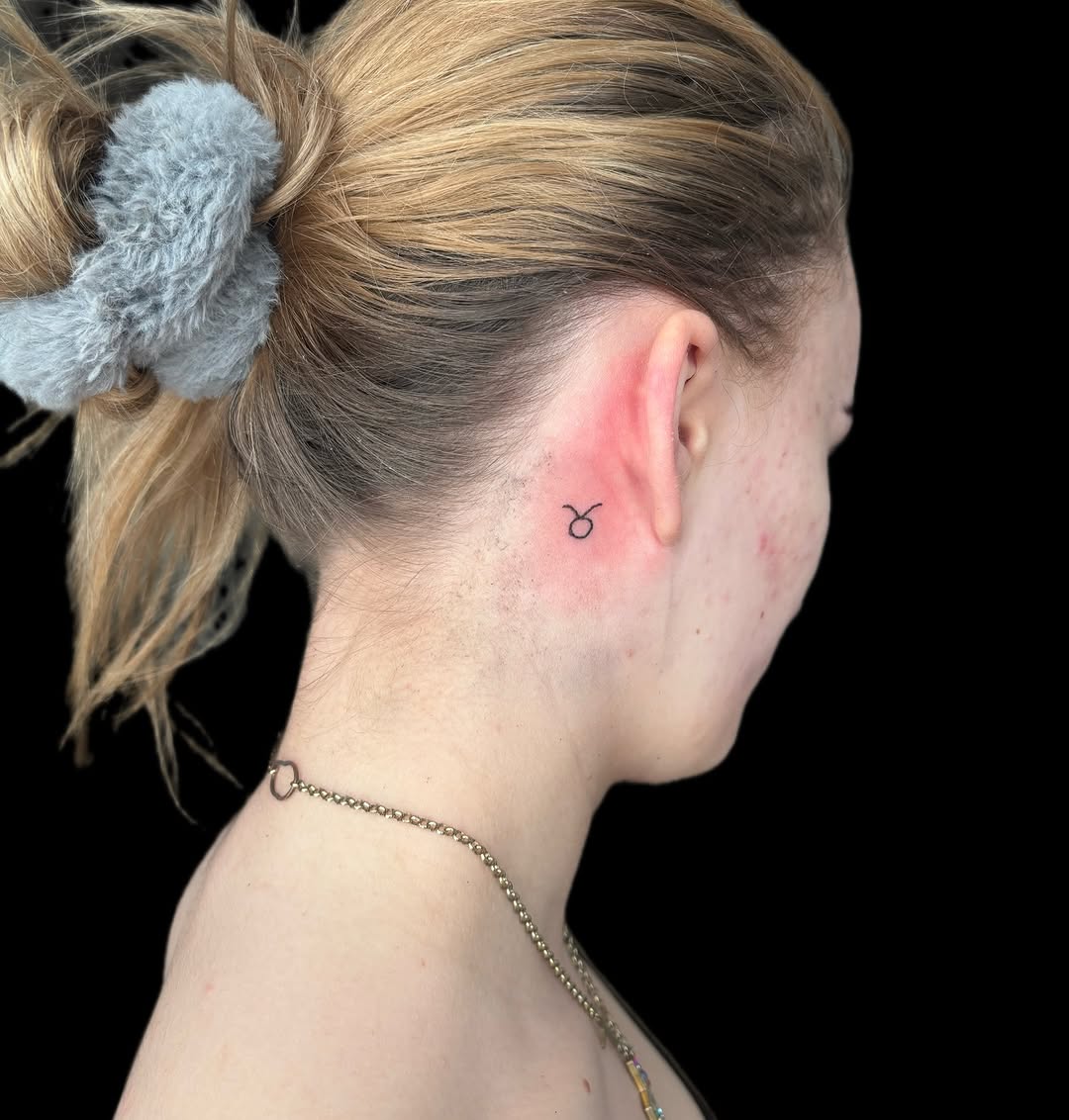 Tattoo by @tatsoul.byclaudia โ fine_line, minimalist