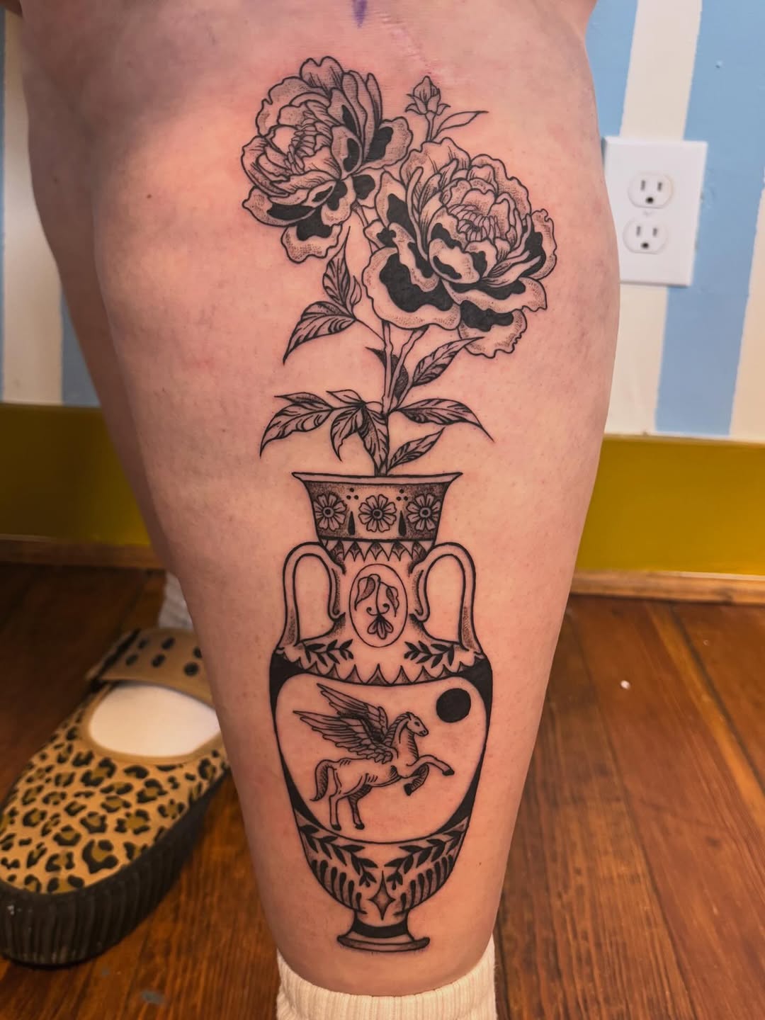 Tattoo by @ginkgo_inkk β blackwork