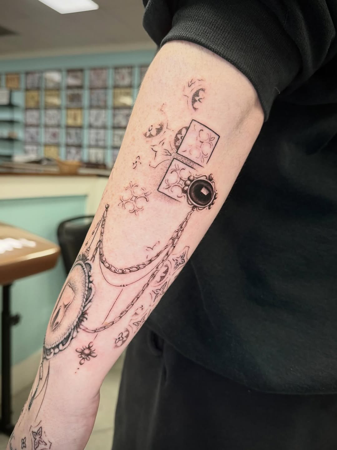 Tattoo by @sav.exe — fine_line, ornamental