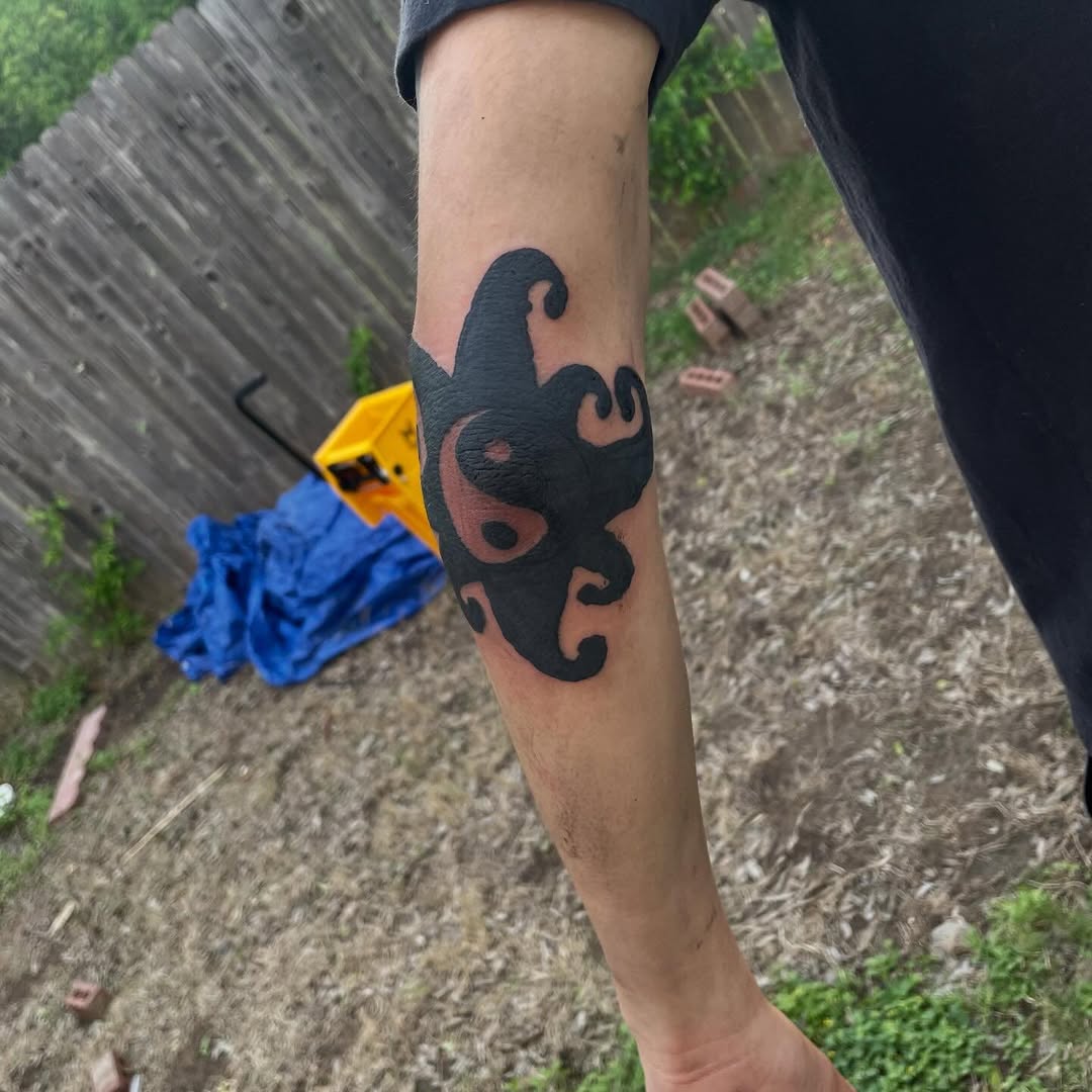 Tattoo by @emotionalthugtattoo — blackwork