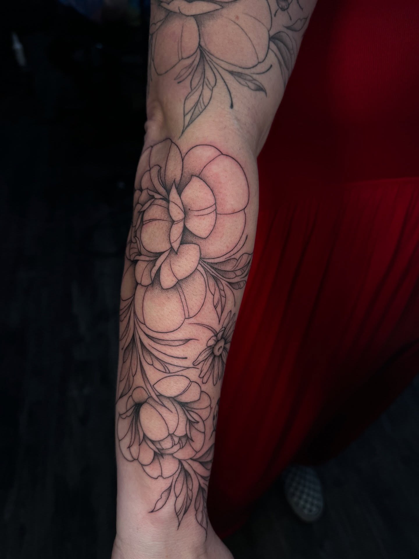Tattoo by @inkedbyjulia โ fine_line, black_and_grey