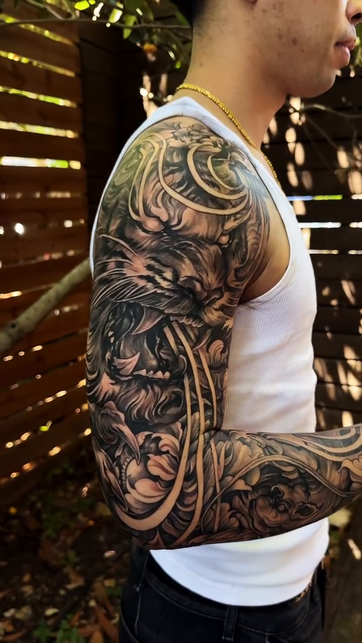 Tattoo by @jennal_wang — japanese_irezumi, black_and_grey