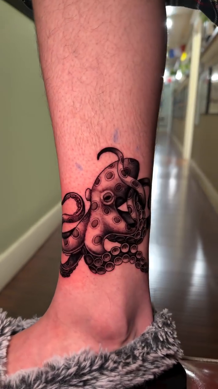 Tattoo by @bidi_bidi_inks β blackwork, illustrative