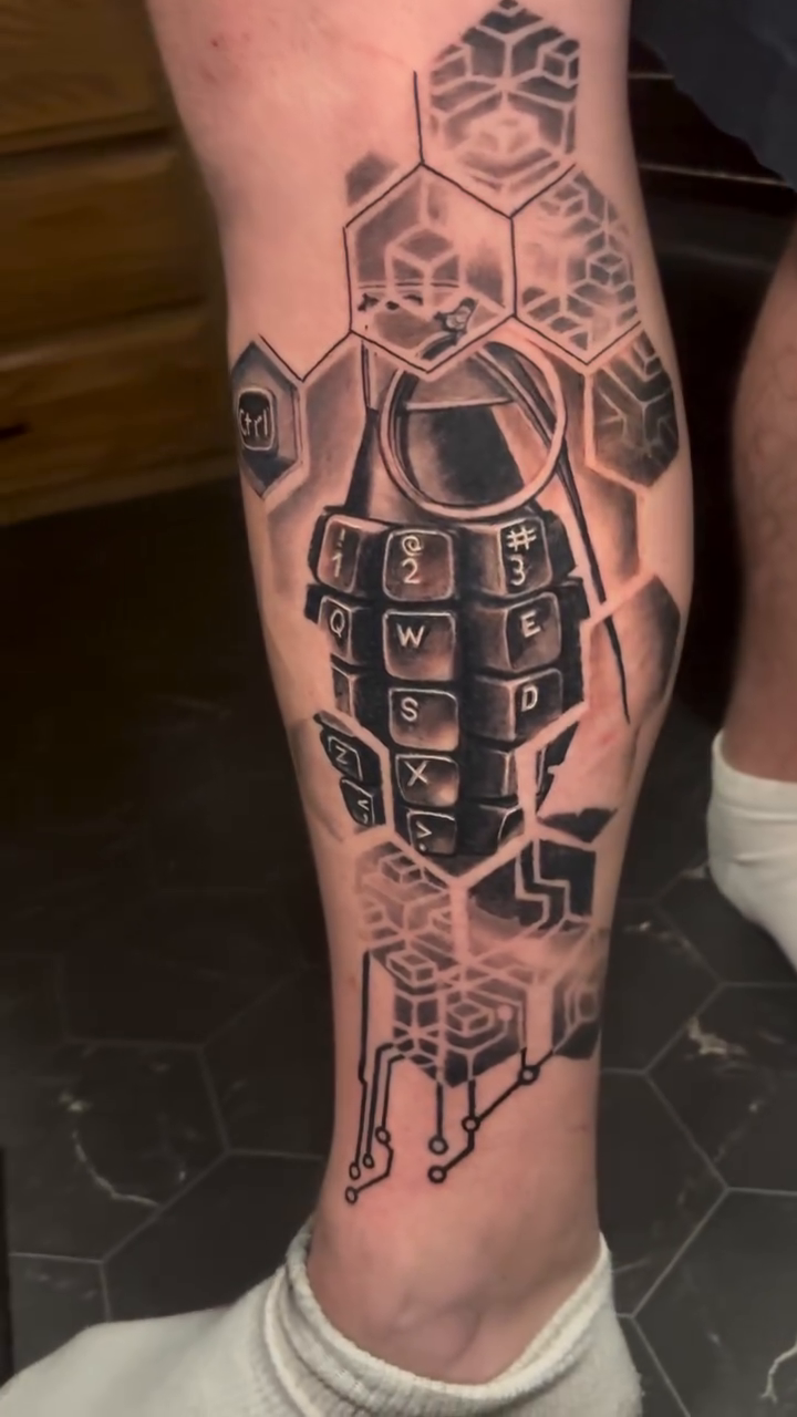 Tattoo by @lanceperlichtattoos β black_and_grey, geometric
