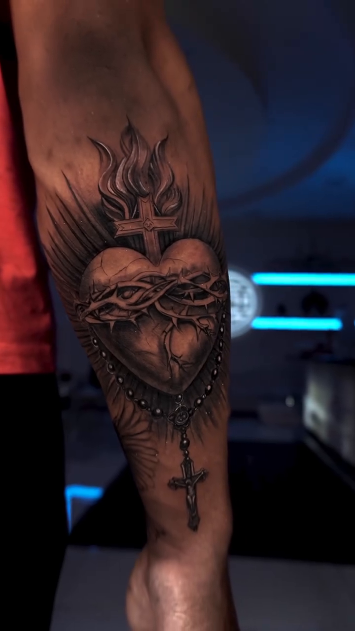 Tattoo by @iddy_sdt — black_and_grey