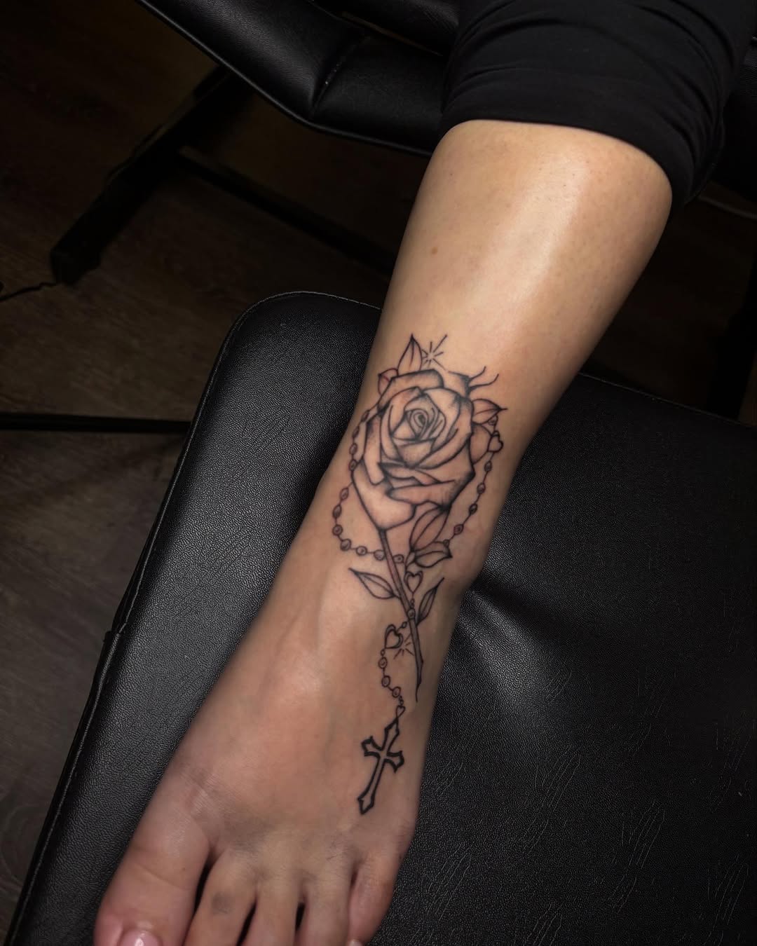 Tattoo by @mariamancc โ fine_line
