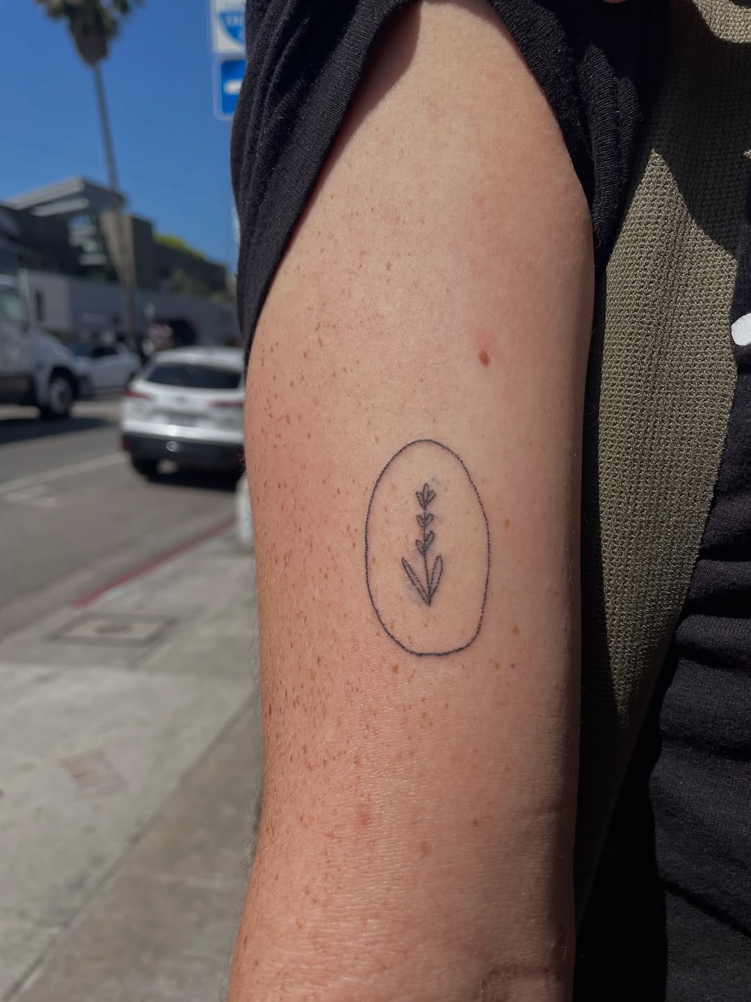 Tattoo by @_tuesdaymornings_ — minimalist, fine_line