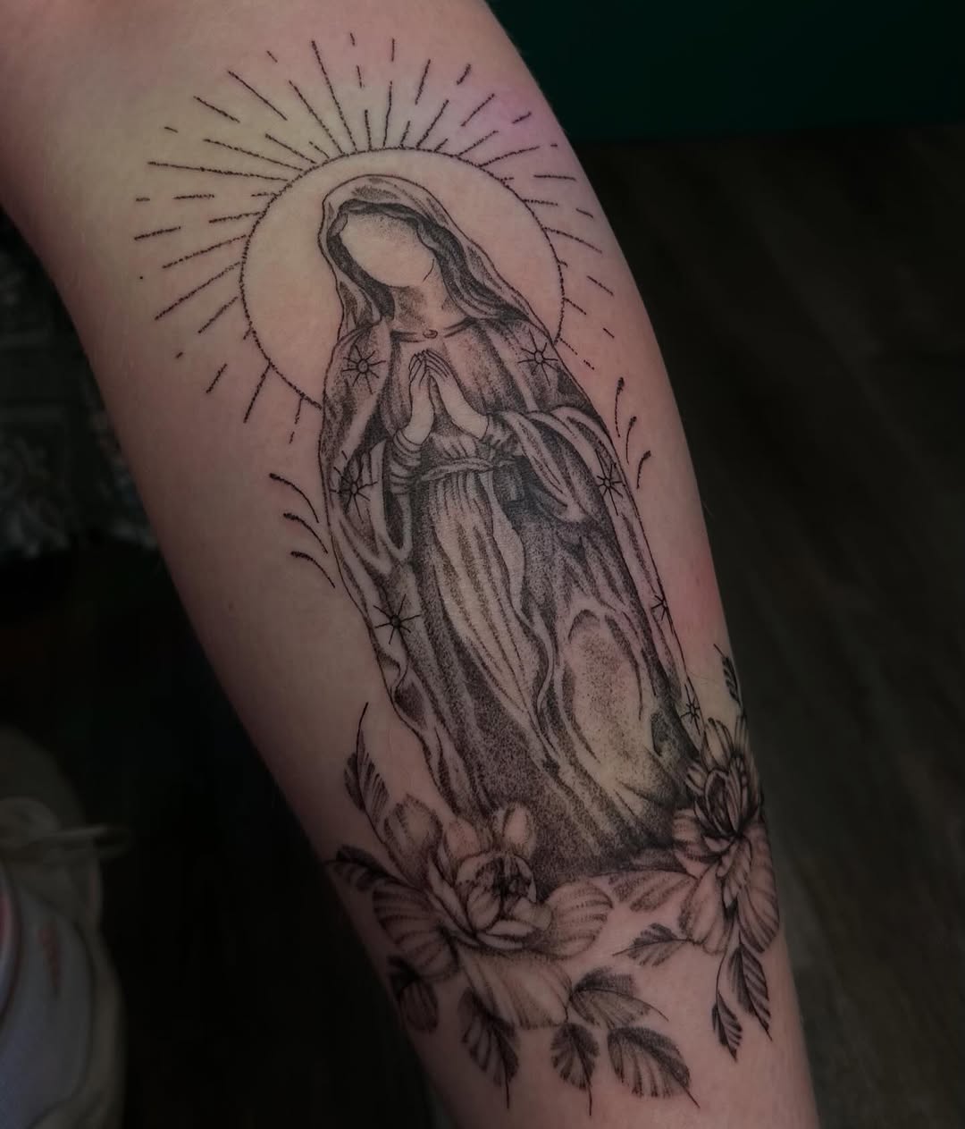 Tattoo by @madfrogs.tattooz β black_and_grey, fine_line