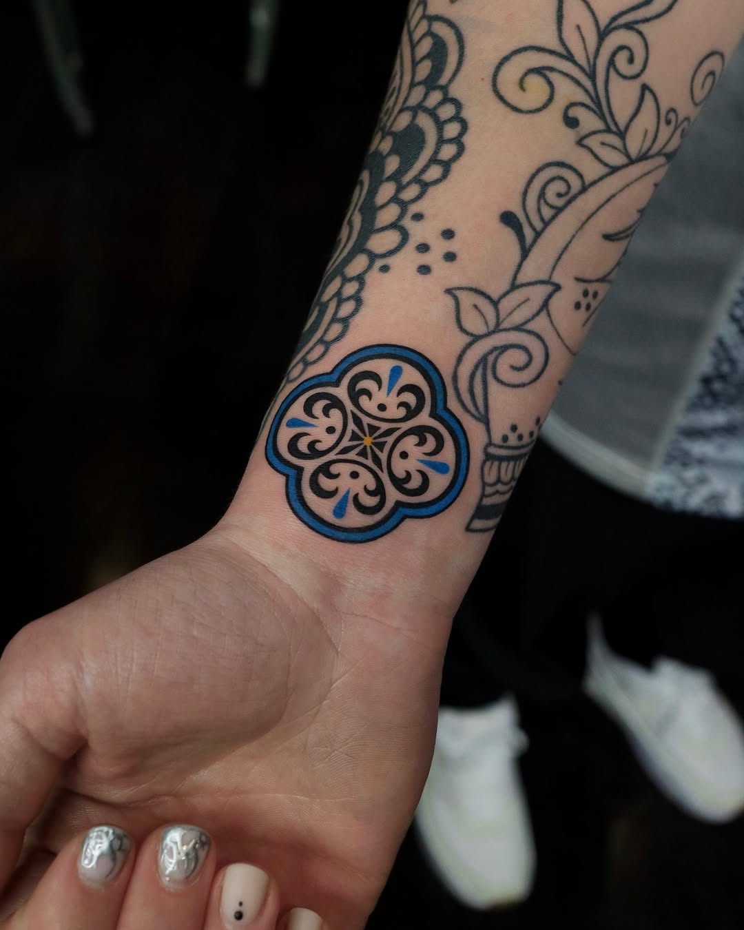 Tattoo by @2zzinzzin_ — geometric, illustrative