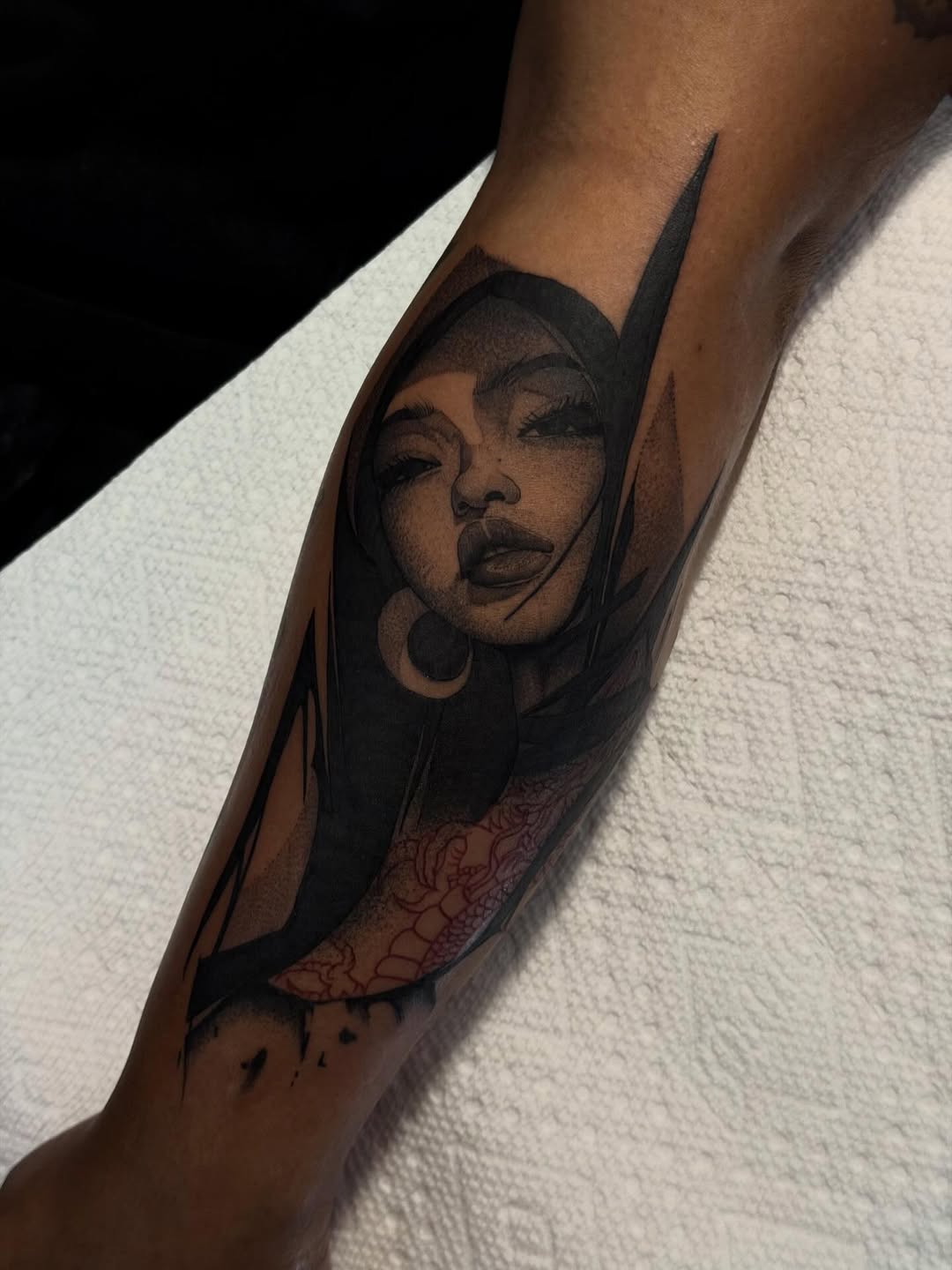 Tattoo by @kbtattz — black_and_grey, illustrative
