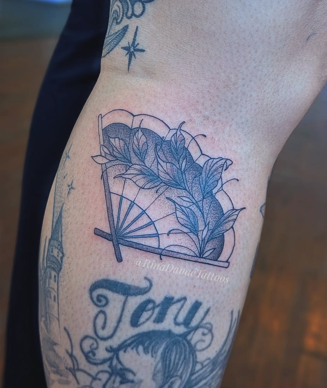 Tattoo by @rinadanae_tattoos β fine_line, dotwork