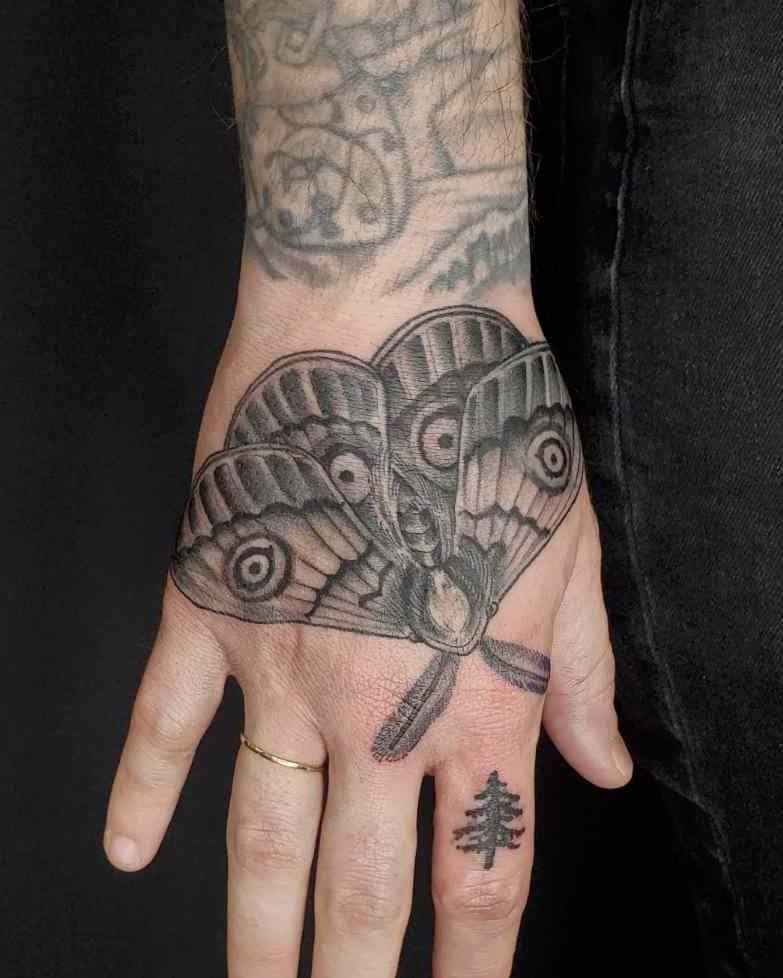 Tattoo by @ryanwiebusch_tattoo β black_and_grey, realism