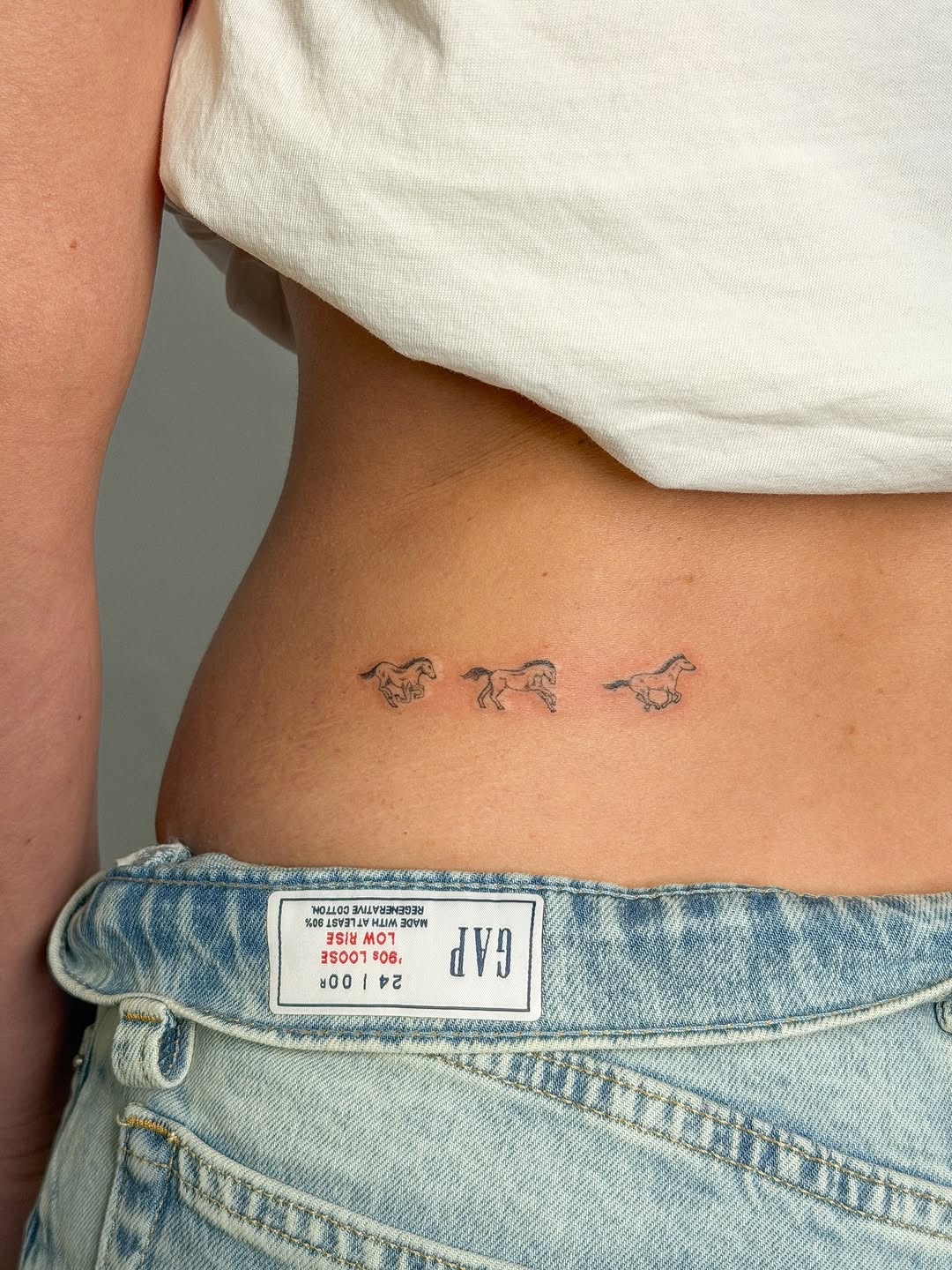 Tattoo by @yuli_tattoos β fine_line, minimalist