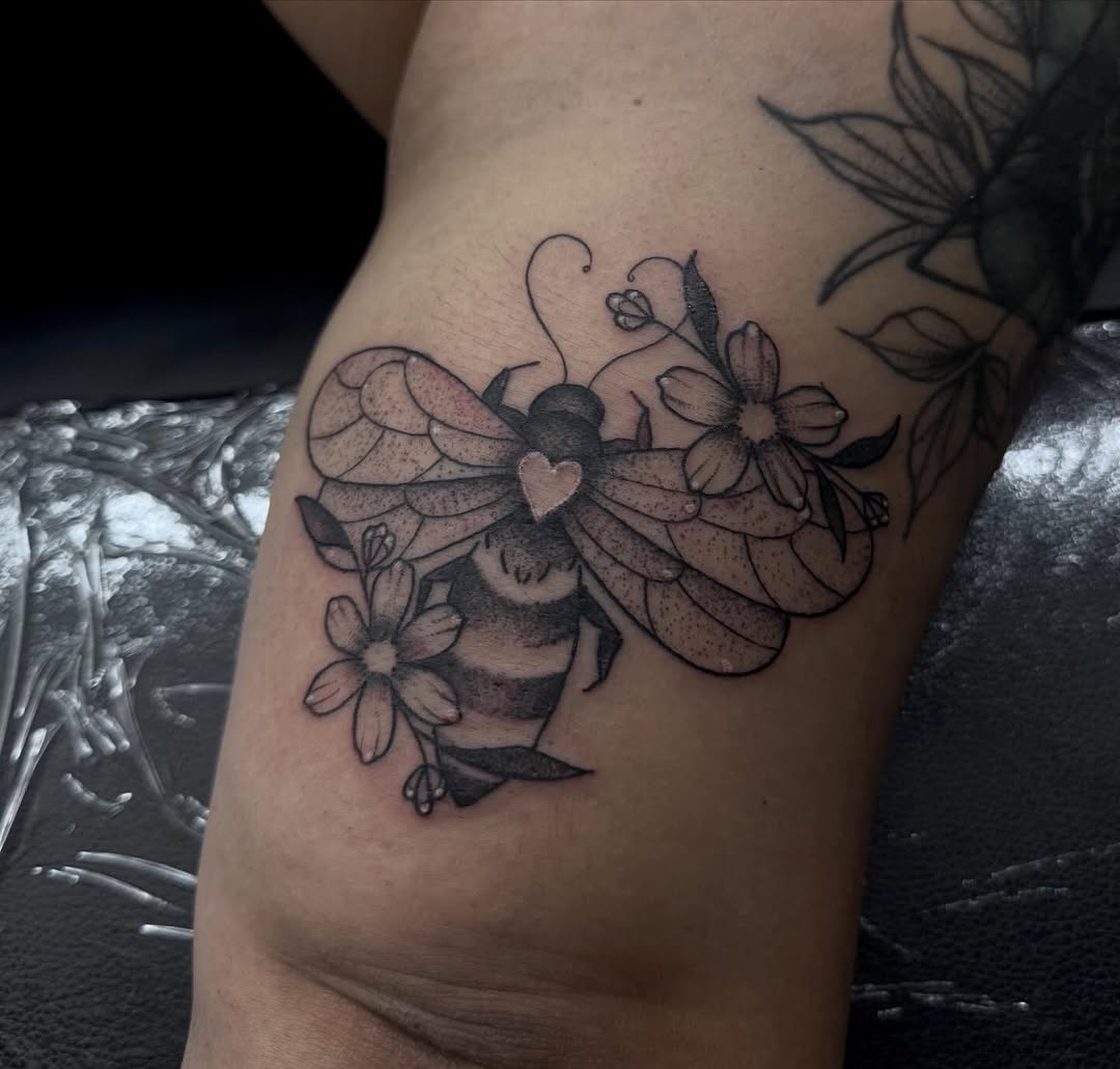 Tattoo by @honey_.ink_ — fine_line, dotwork