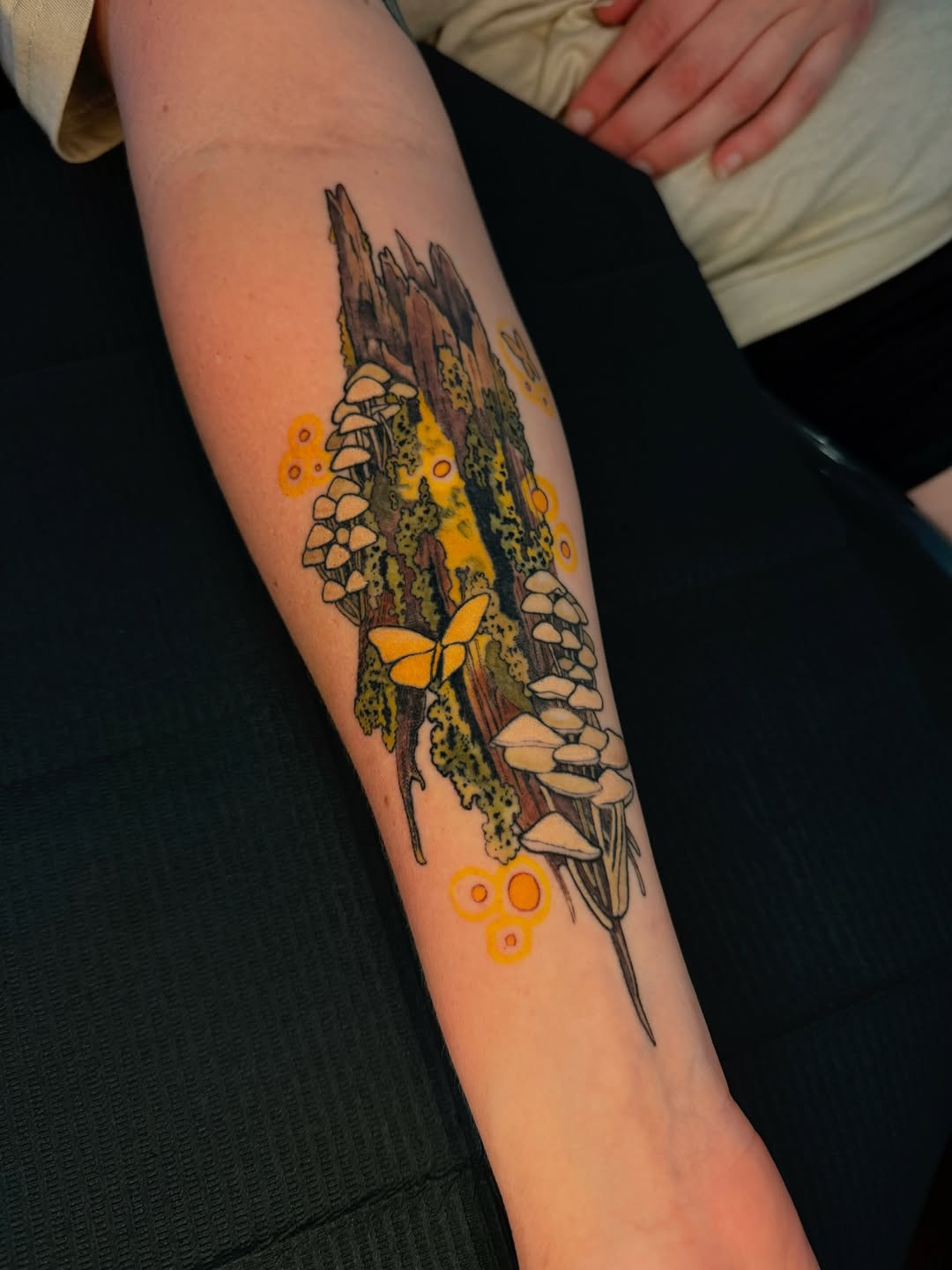 Tattoo by @devoknee — illustrative, dotwork