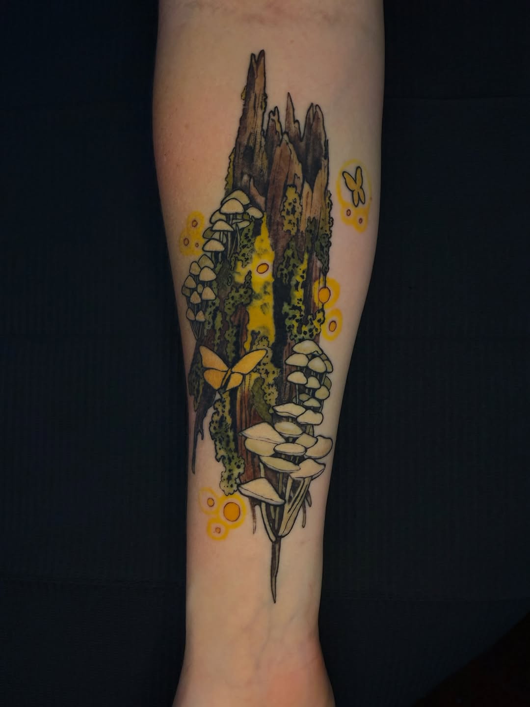 Tattoo by @devoknee — illustrative, dotwork