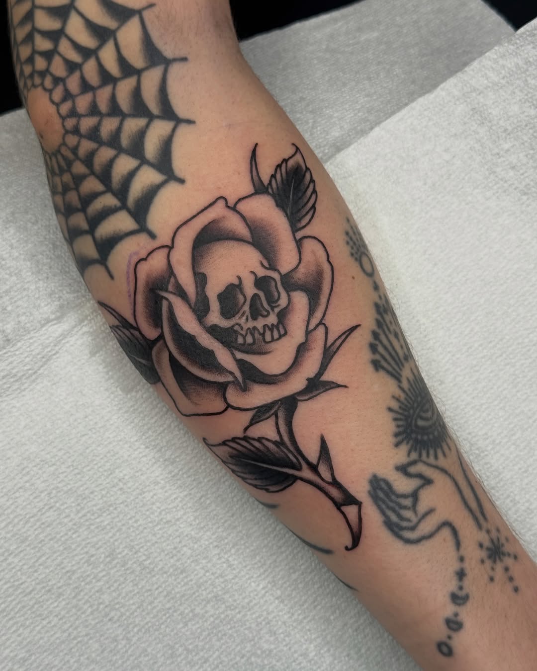 Tattoo by @bregrovertattoo โ black_and_grey, illustrative
