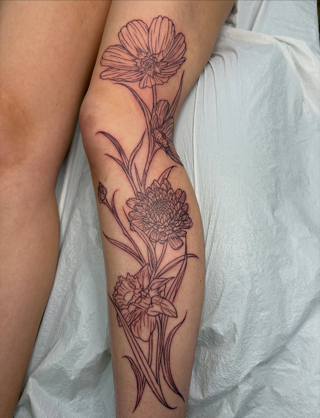 Tattoo by @aves_inks — fine_line
