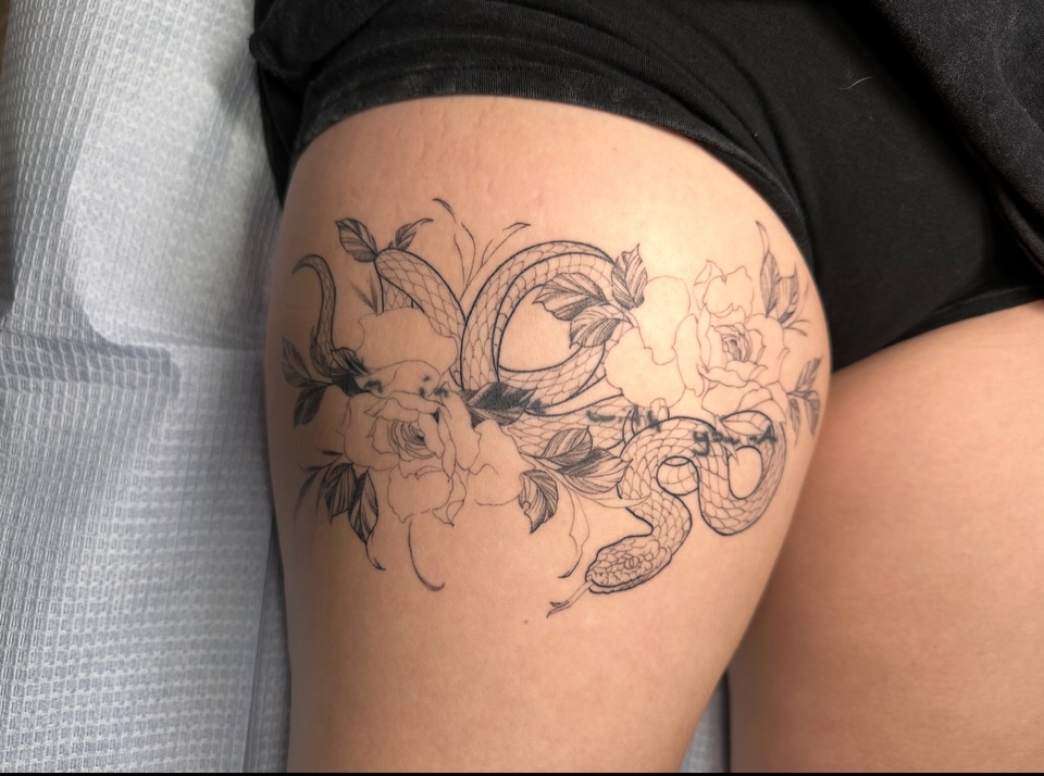 Tattoo by @nicolettemadlyne β fine_line, black_and_grey