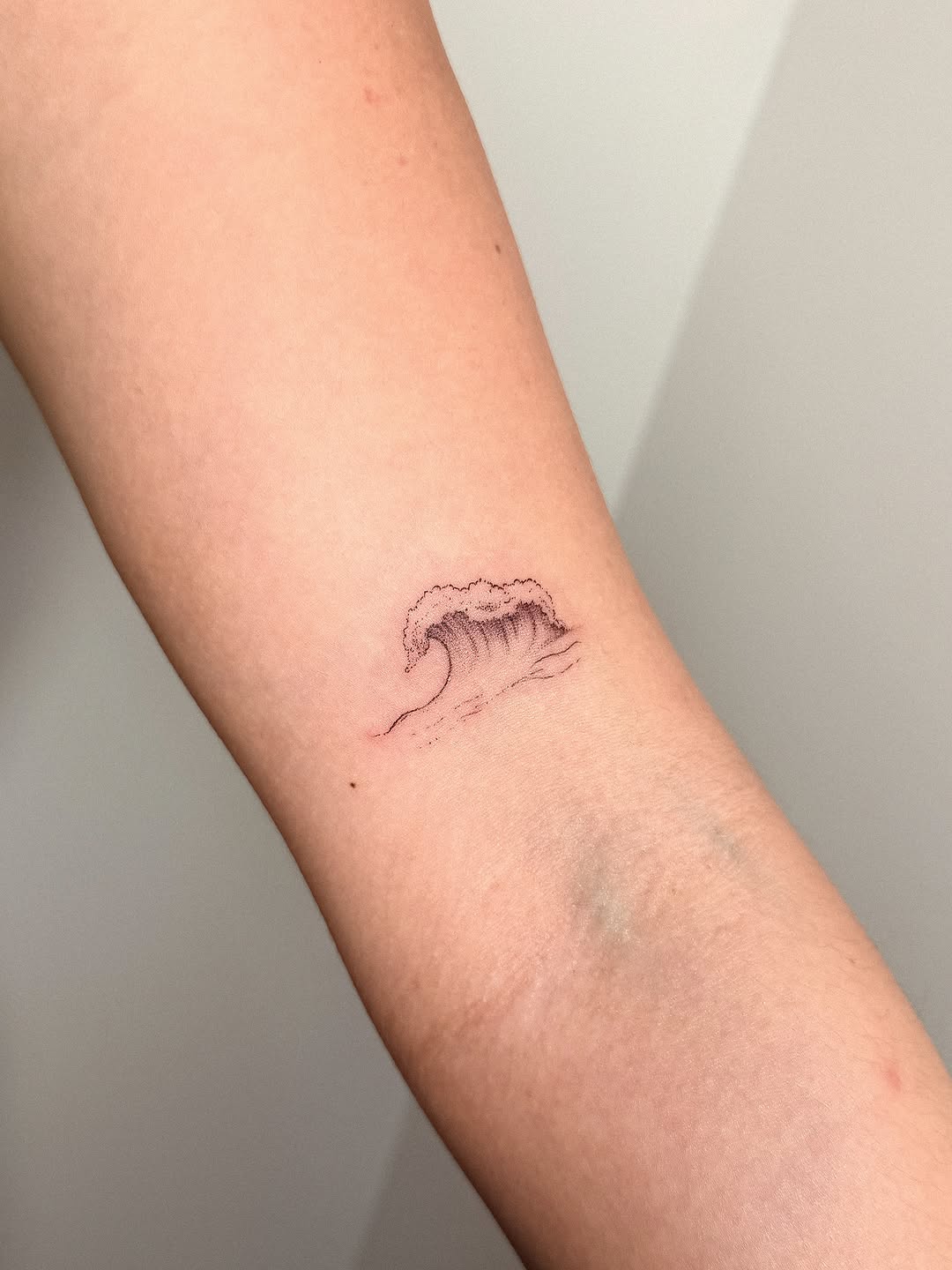 Tattoo by @rachelle.inks โ fine_line, dotwork
