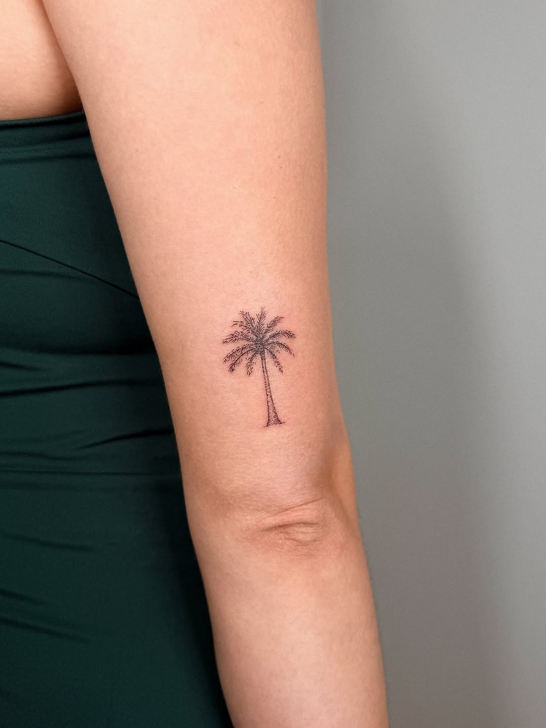 Tattoo by @rachelle.inks โ fine_line, minimalist