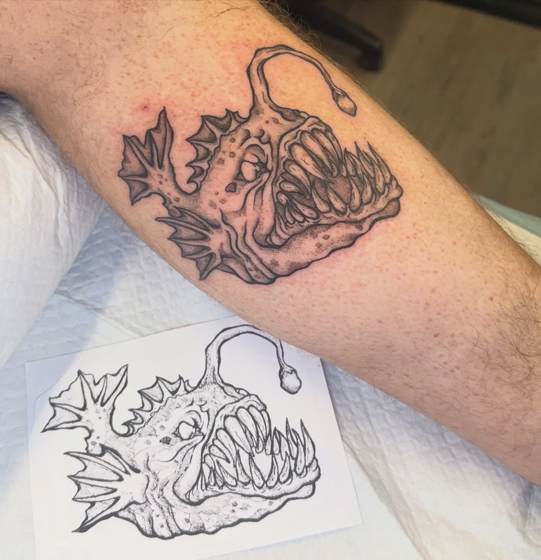 Tattoo by @t.wisted_and_sketchy β black_and_grey