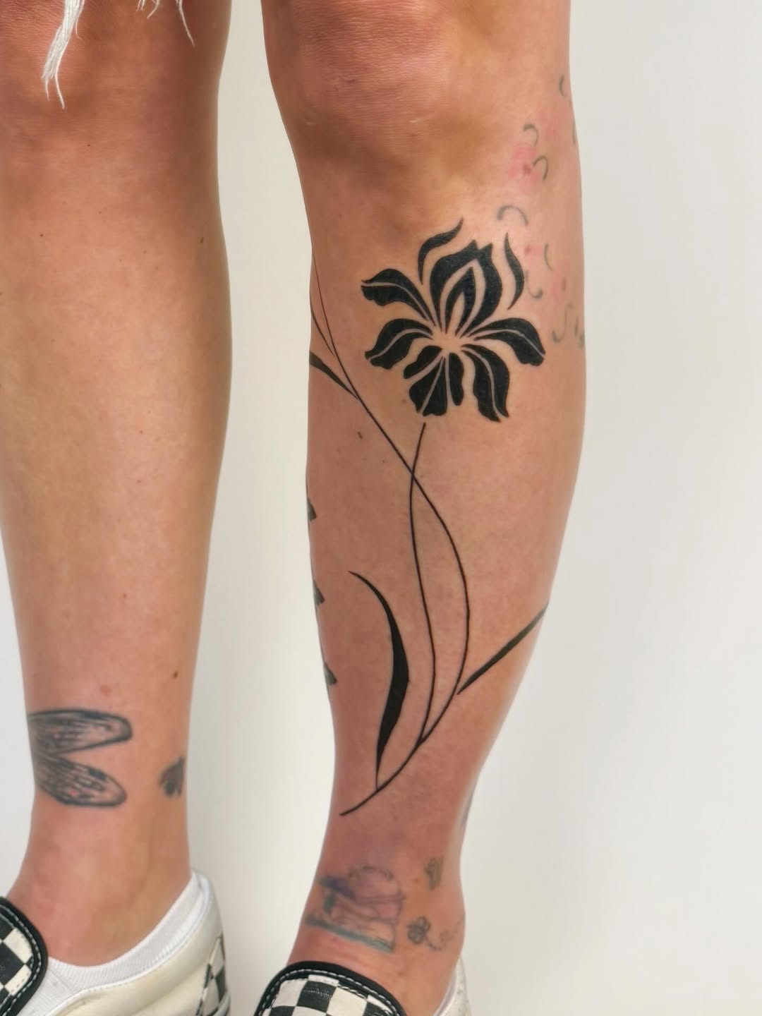Tattoo by @billiestclairtattoos β blackwork