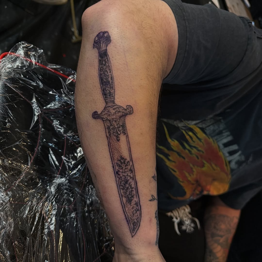 Tattoo by @tattoosbynahla โ blackwork