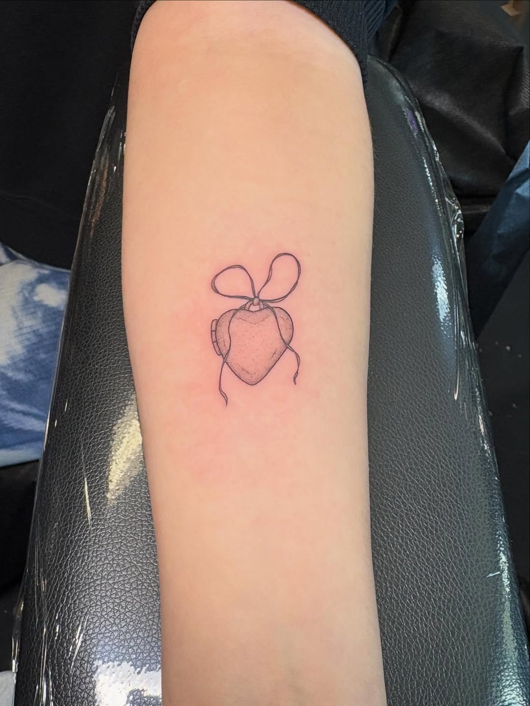 Tattoo by @aeipathy.tattoo β fine_line, minimalist
