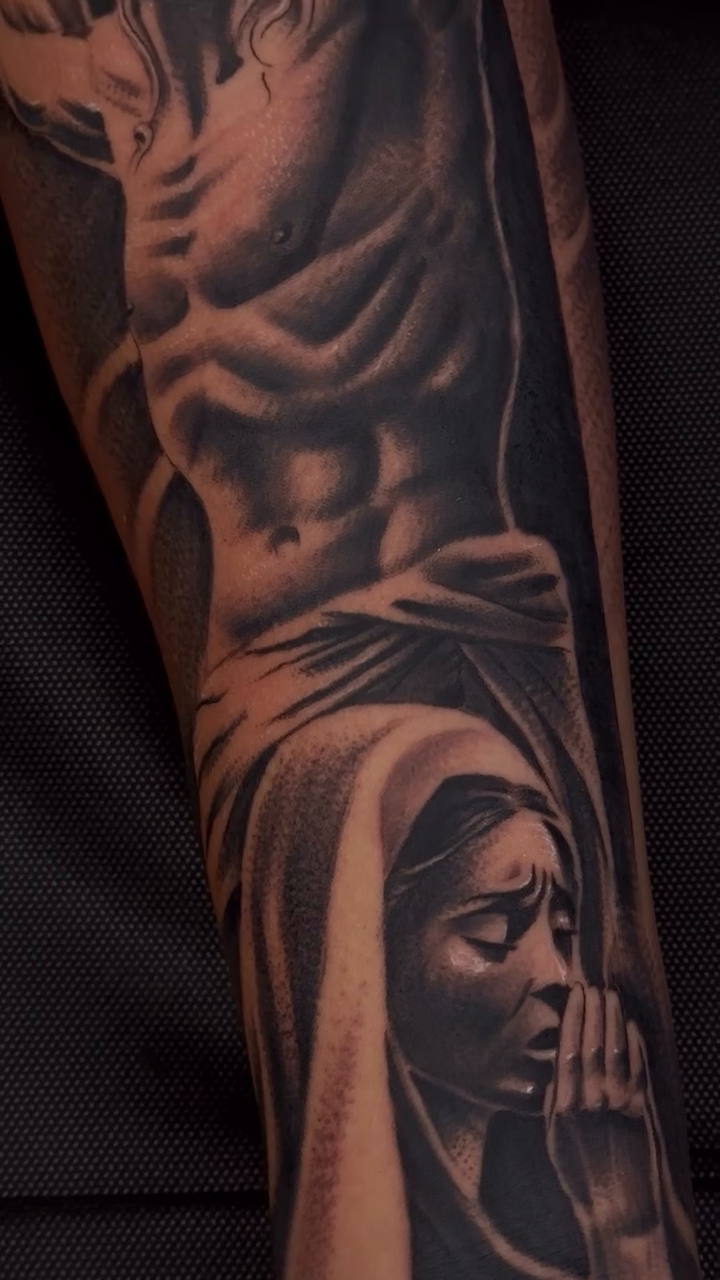 Tattoo by @gallo.inkz — realism, black_and_grey