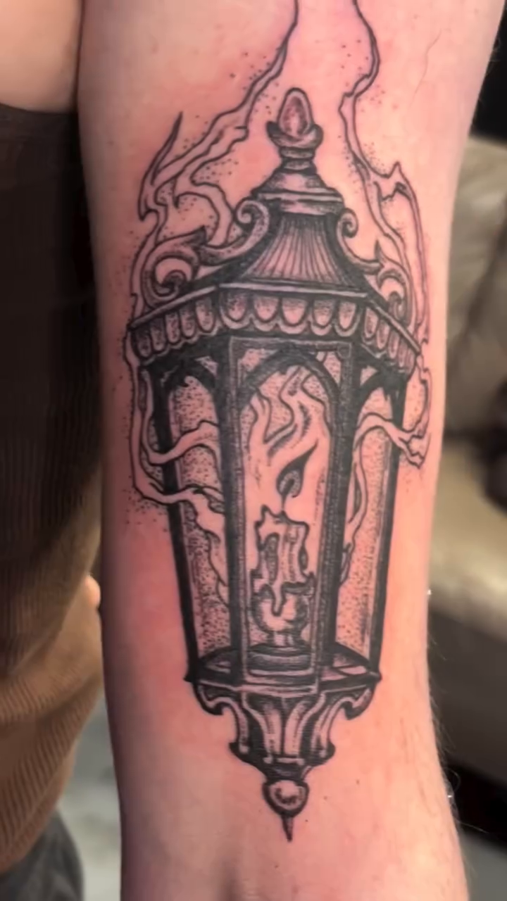 Tattoo by @saras_artistic_adventures — black_and_grey, realism