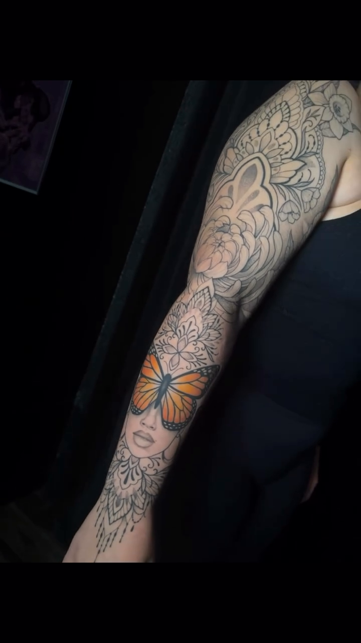 Tattoo by @inkedbysavanna — black_and_grey, realism