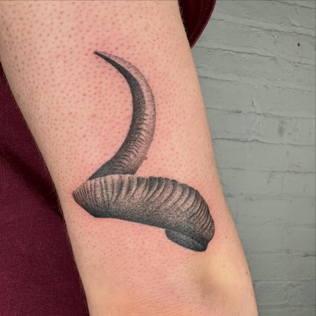 Tattoo by @el_kenny_ — dotwork, realism