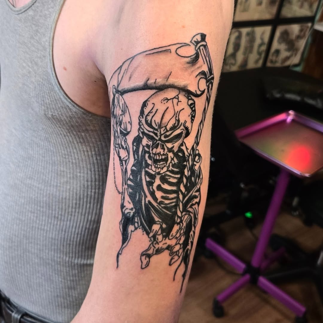 Tattoo by @thebgailboyd — blackwork