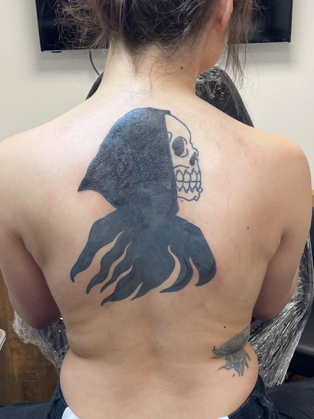 Tattoo by @thora_lorelei — blackwork