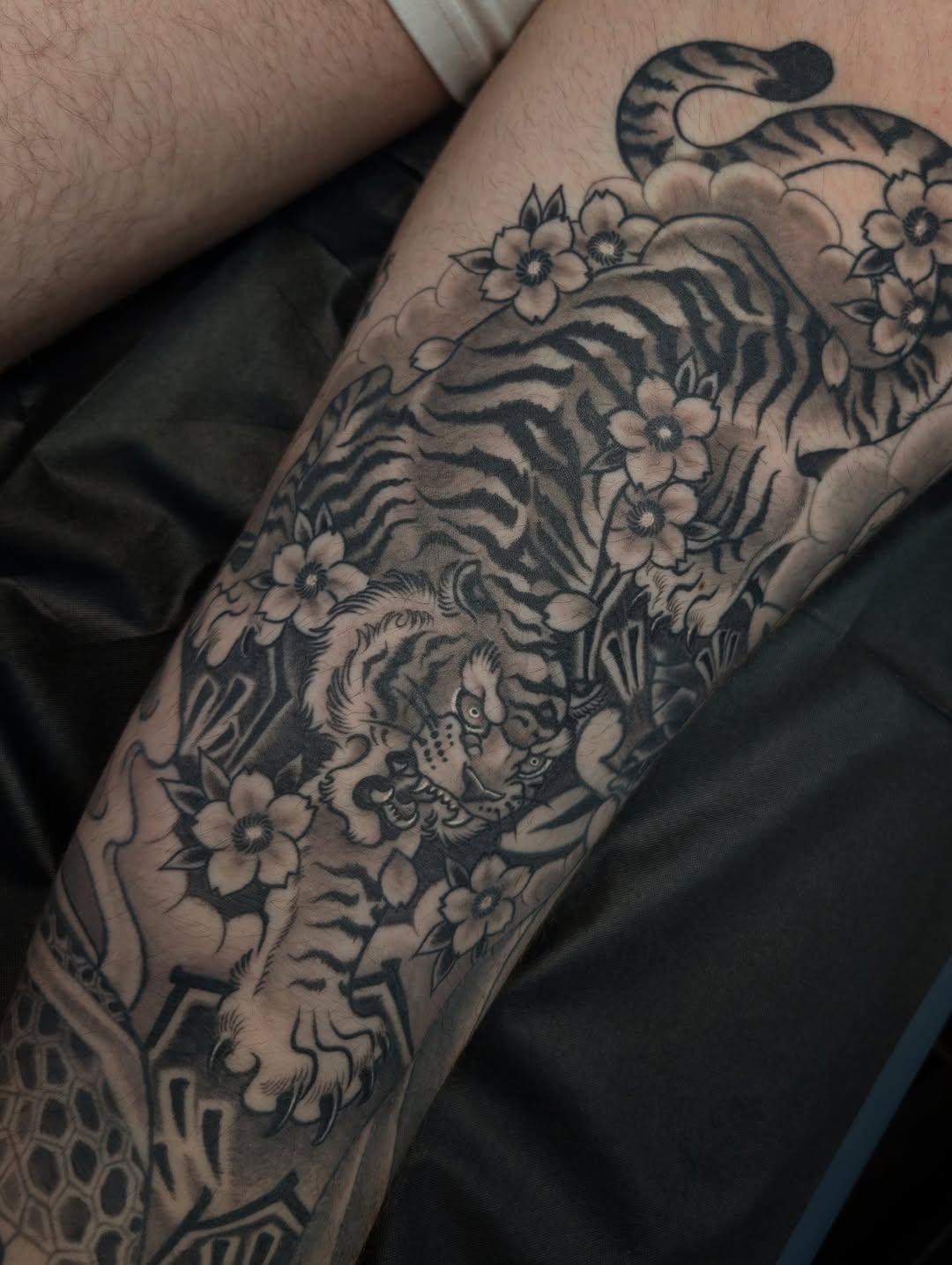 Tattoo by @reymarcable β japanese_irezumi, black_and_grey