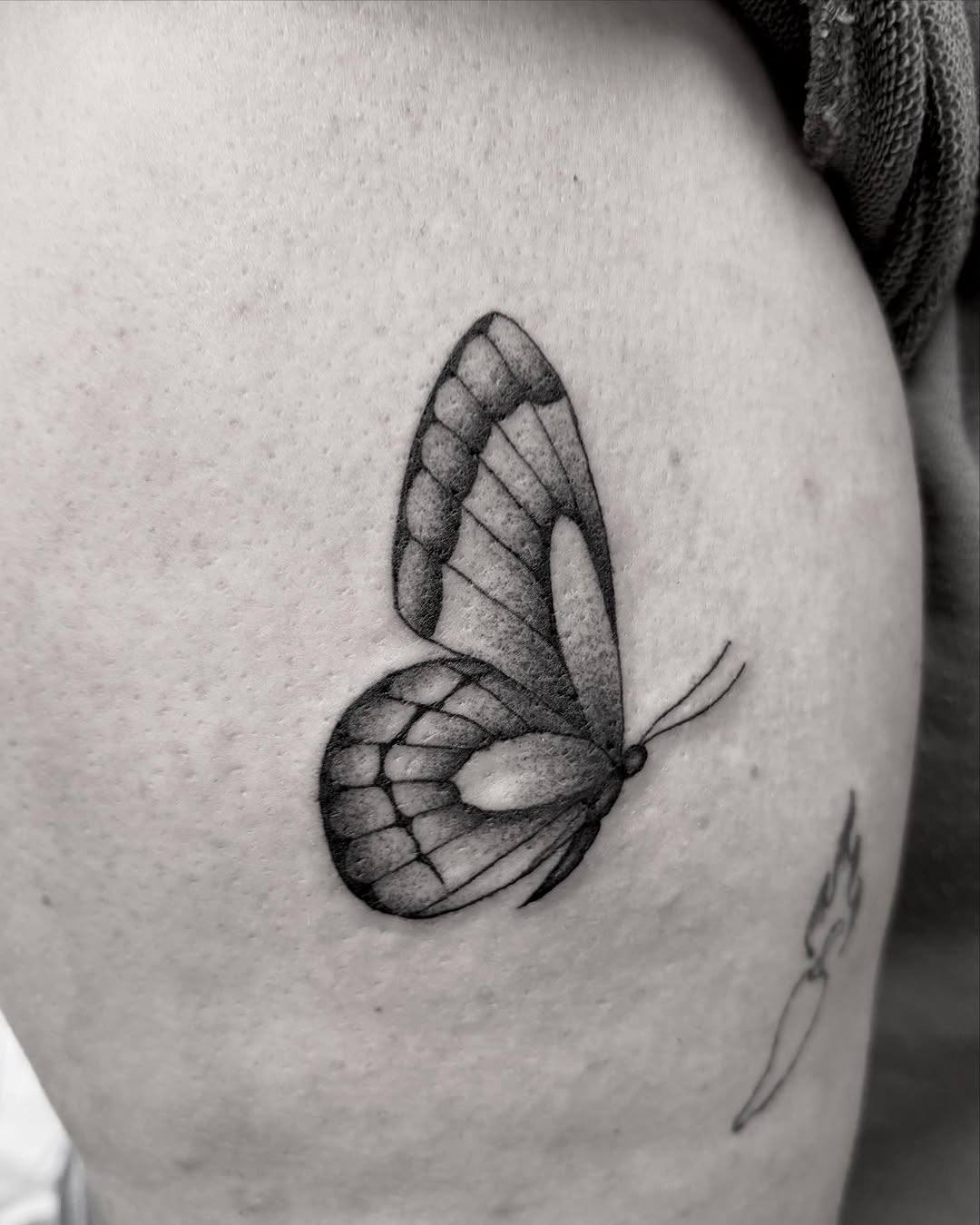 Tattoo by @marihposa — dotwork, black_and_grey