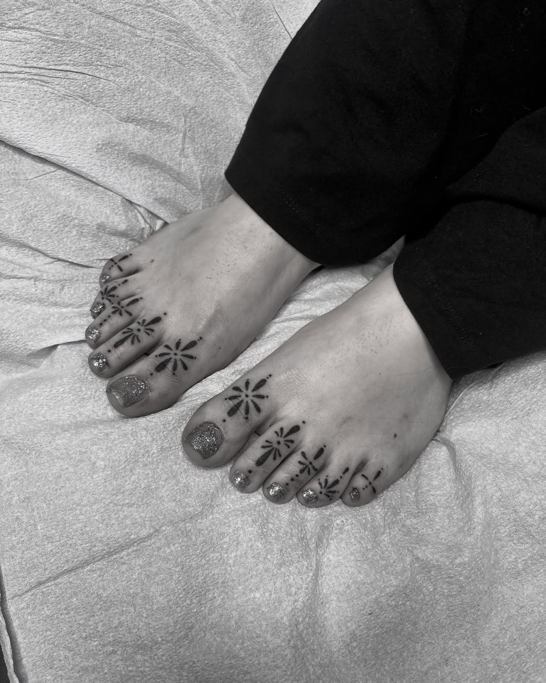 Tattoo by @marihposa — fine_line, dotwork