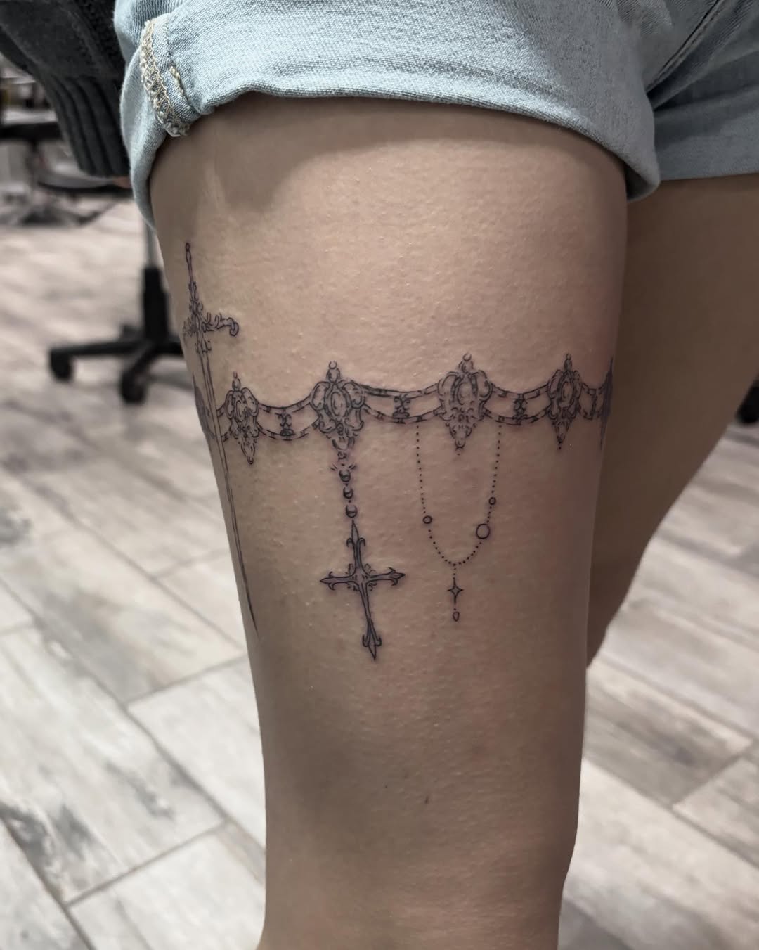 Tattoo by @marihposa — fine_line