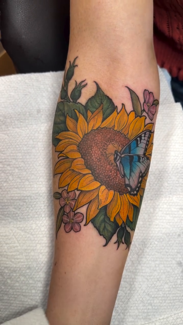 Tattoo by @englikethelang — illustrative, realism