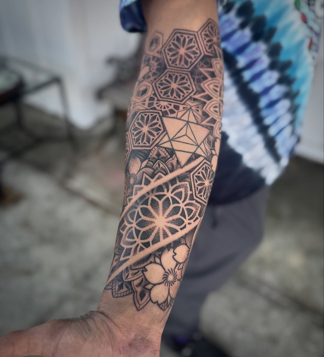 Tattoo by @paul_schnellmynuts — geometric, dotwork