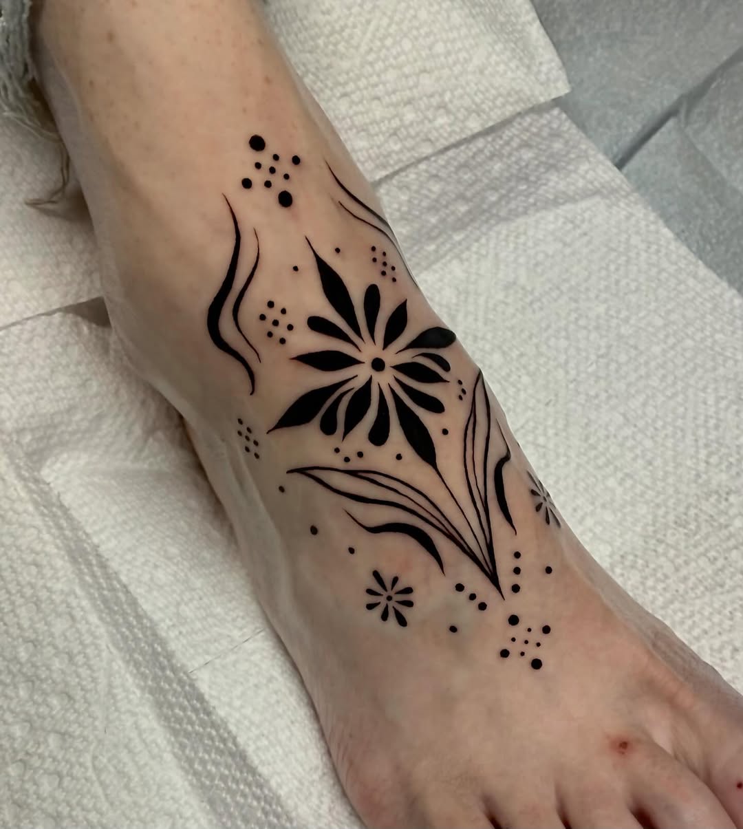 Tattoo by @themerriestofsummers β blackwork, dotwork