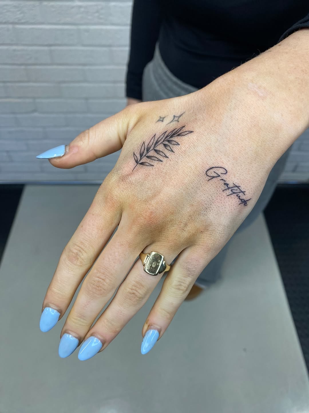 Tattoo by @mozzarellena_tattoos โ fine_line, lettering_script